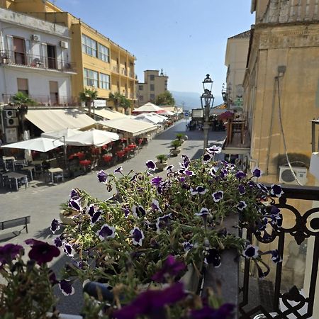 La Meridiana - Centro Storico Di Pizzo Bed & Breakfast Bagian luar foto